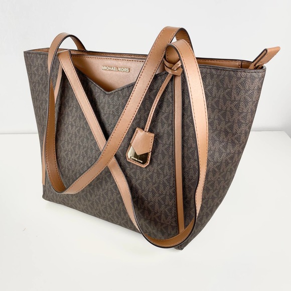 Michael Kors Handbags - Michael Kors Signature Tote